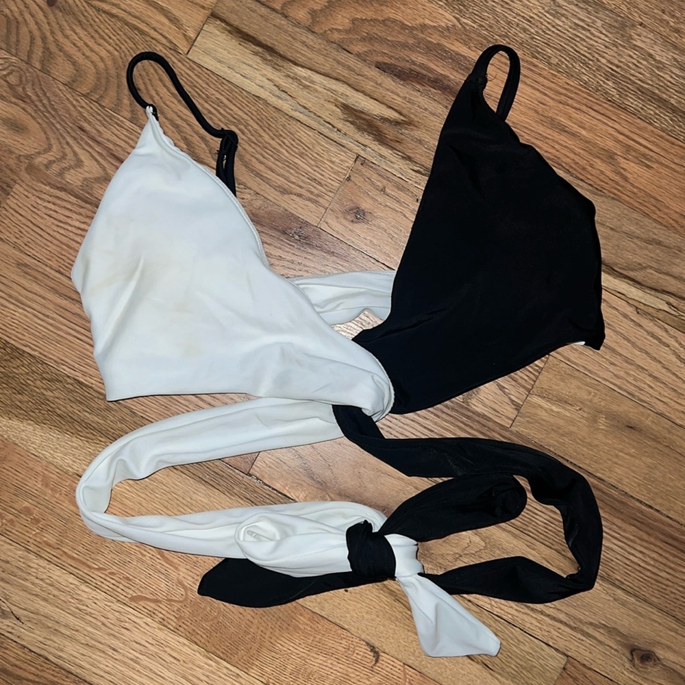 Aerie Black & White Wrap Bikini Top Size M